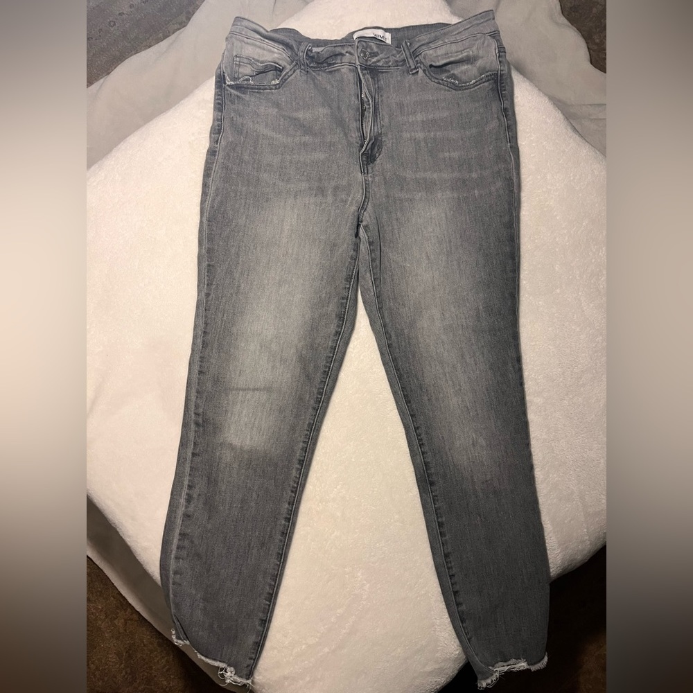 Vervet Haylie Frayed Ankle Jeans VT994 Gray Size 31